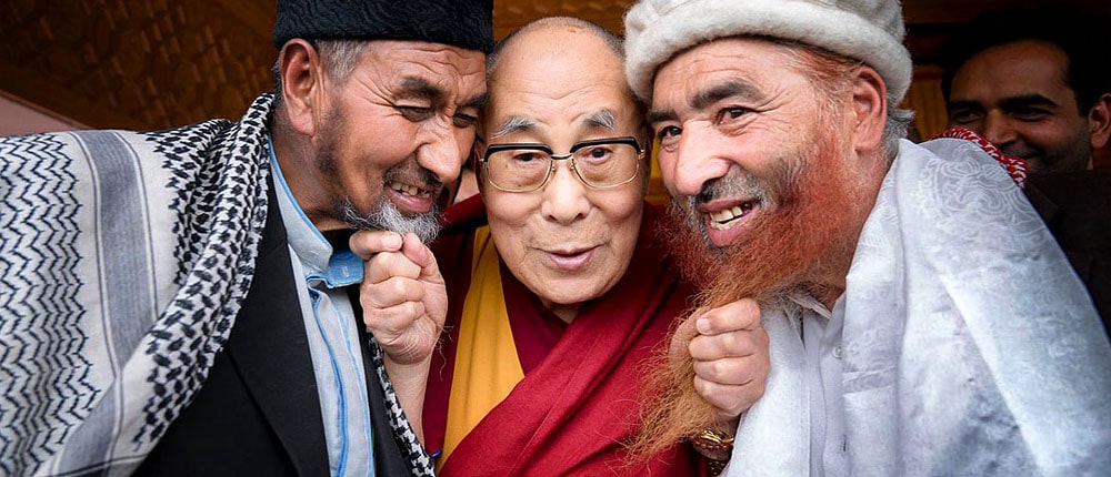 https://www.lehladakhtaxis.com/img/practical-info/1000x430_buddhism-islam-ladakh-dalai-lama-pulling-beards.jpg