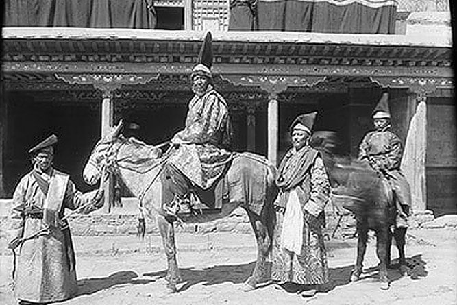 Dawa Shah Srangar (on horseback), leader of the Lopchak Mission to Tibet