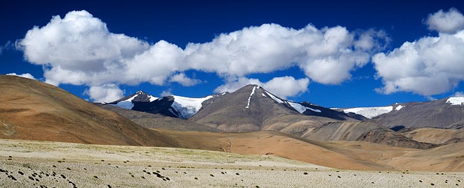 Mountaineous landscape at Tsaga La pass, Ladakh